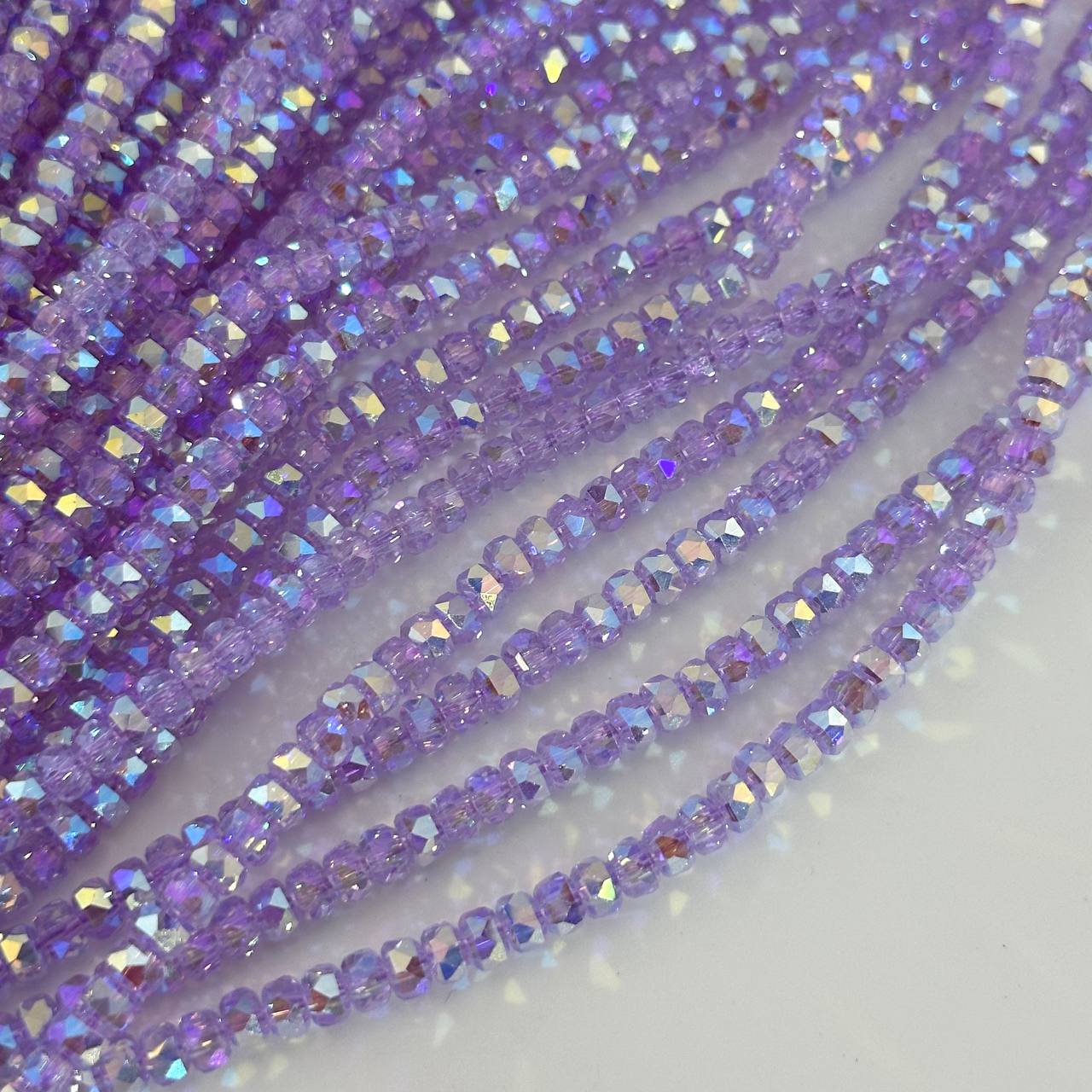 Бусины стеклянные размер 2,5*3,9мм цвет сиреневый с отливом