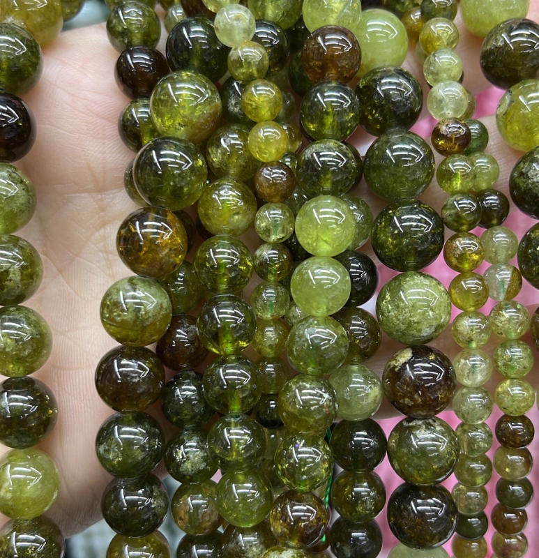 Бусины Гранат зеленый (Гроссуляр) гладкий глянцевый размеры 6мм, 8мм, 10мм, 12мм натуральный камень
